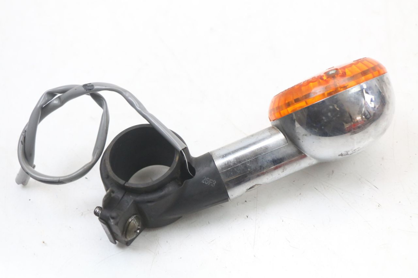 photo de LEWY PRZEDNI KIERUNKOWSKAZ SUZUKI VL INTRUDER 125 (2004 - 2007) - Inny kąt widzenia