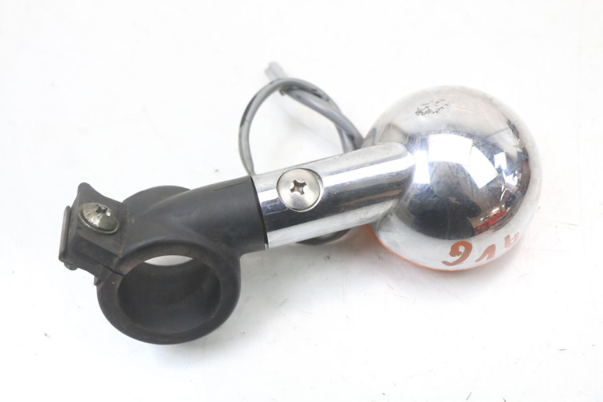 photo de LEWY PRZEDNI KIERUNKOWSKAZ SUZUKI VL INTRUDER 125 (2004 - 2007) - Zbliżenie techniczne