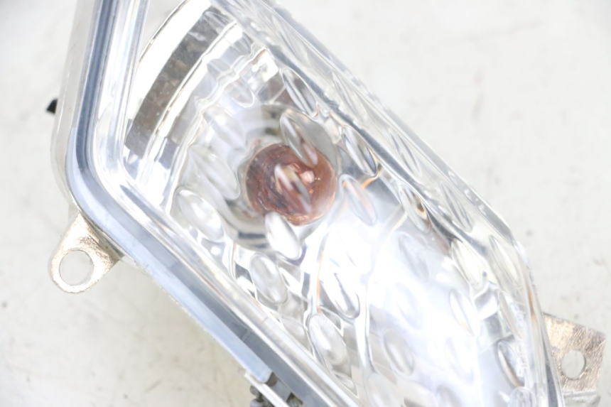 photo de KIERUNKOWSKAZ PRZEDNI LEWY YAMAHA XMAX X-MAX 125 (2006 - 2009) - Punkty mocowania