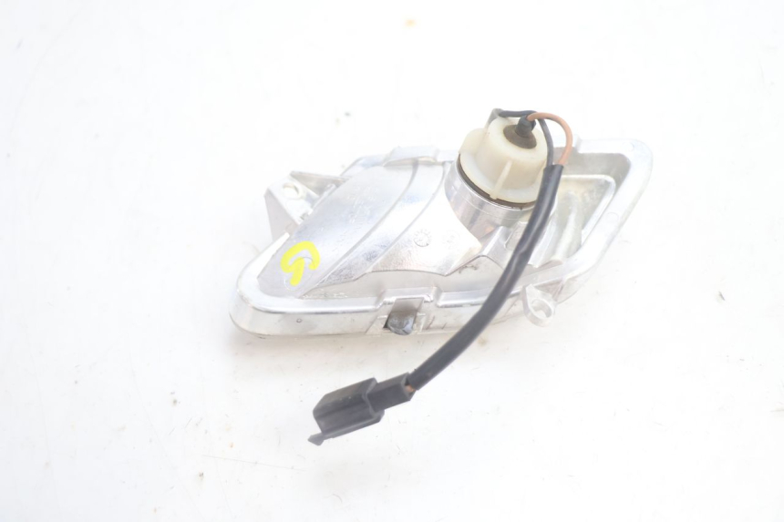 photo de KIERUNKOWSKAZ PRZEDNI LEWY YAMAHA XMAX X-MAX 125 (2006 - 2009) - Zoom stanu zużycia
