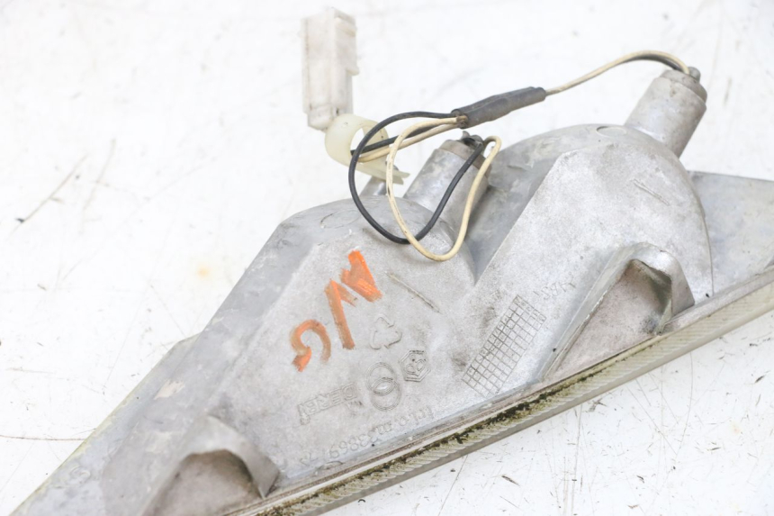 photo de KIERUNKOWSKAZ PRZEDNI LEWY PIAGGIO X8 125 (2004 - 2007) - Inny kąt widzenia