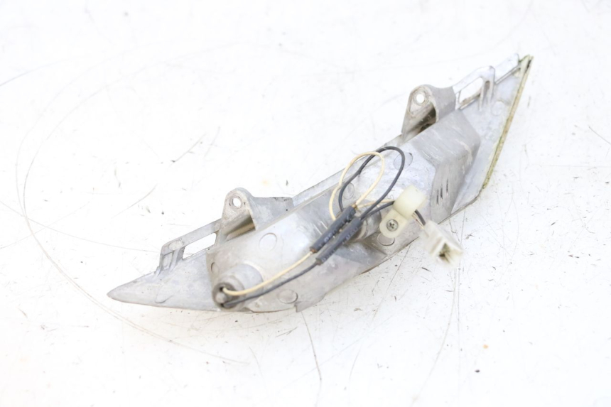 photo de KIERUNKOWSKAZ PRZEDNI LEWY PIAGGIO X8 125 (2004 - 2007) - Punkty mocowania