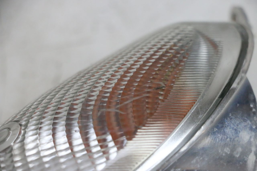 photo de LEWY PRZEDNI KIERUNKOWSKAZ YAMAHA YP MAJESTY 125 (2002 - 2006) - Zbliżenie techniczne