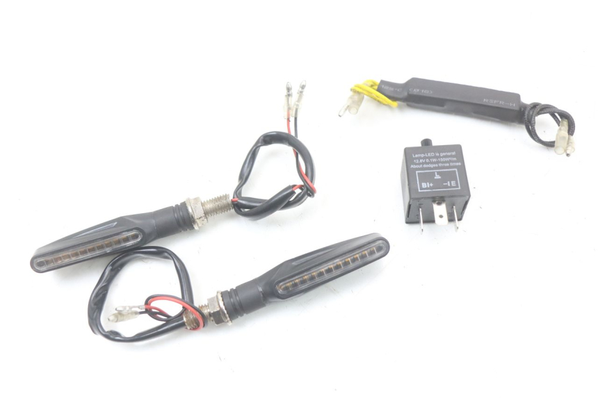 photo de KIERUNKOWSKAZ PRZEDNI HYOSUNG GTR 125 (2006 - 2008) - Widok główny