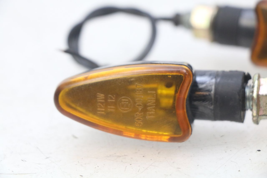 photo de KIERUNKOWSKAZ PRZEDNI PEUGEOT LUDIX 50 (2008 - 2017) - Zbliżenie techniczne