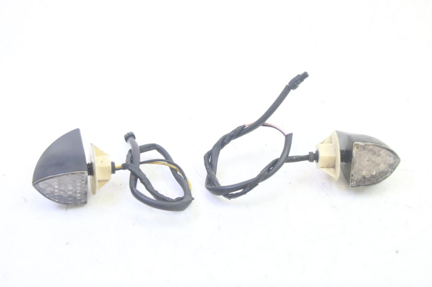 photo de KIERUNKOWSKAZ PRZEDNI PIAGGIO MP3 RL 250 (2006 - 2010) - Widok główny