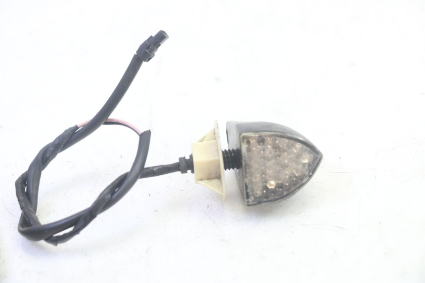 photo de KIERUNKOWSKAZ PRZEDNI PIAGGIO MP3 RL 250 (2006 - 2010) - Inny kąt widzenia