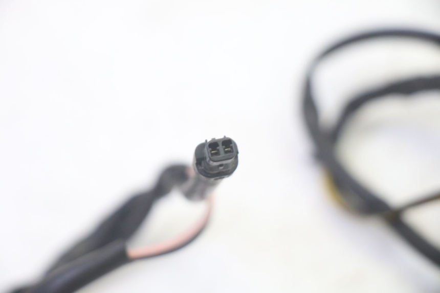 photo de KIERUNKOWSKAZ PRZEDNI PIAGGIO MP3 RL 250 (2006 - 2010) - Stan powierzchni