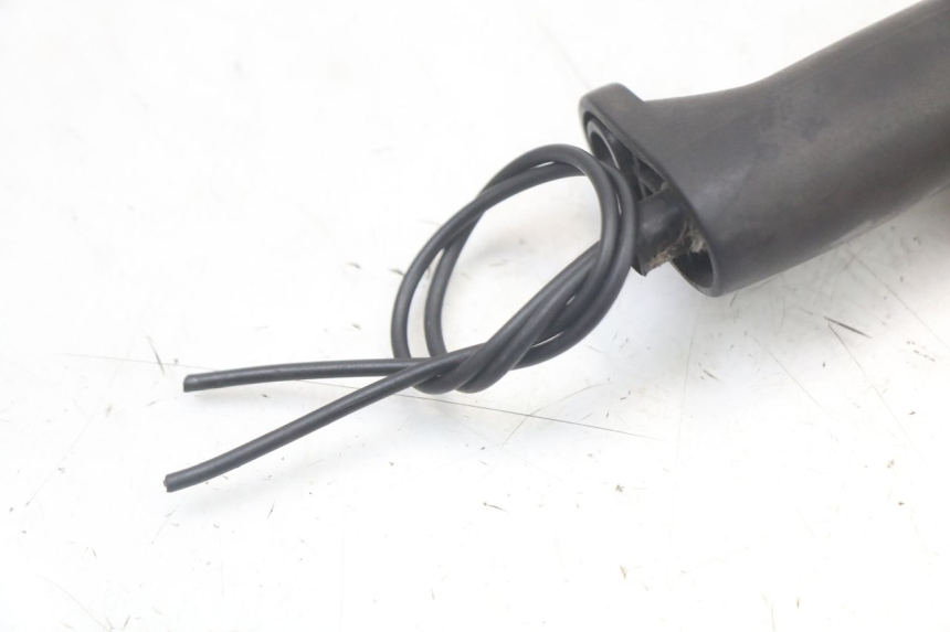 photo de KIERUNKOWSKAZ PRZEDNI PEUGEOT LUDIX 50 (2005 - 2007) - Stan powierzchni