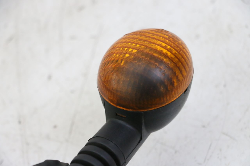 photo de KIERUNKOWSKAZ PRZEDNI PEUGEOT LUDIX 50 (2008 - 2017) - Zoom stanu zużycia