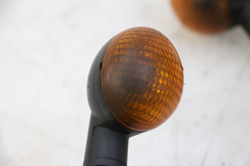 photo de KIERUNKOWSKAZ PRZEDNI PEUGEOT LUDIX 50 (2008 - 2017) - Inny kąt widzenia