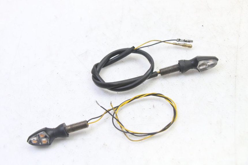 photo de KIERUNKOWSKAZ PRZEDNI SUZUKI SV S 650 (2003 - 2009) - Widok główny