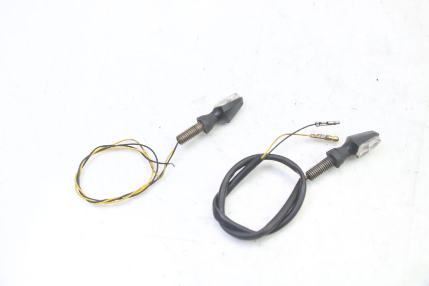 photo de KIERUNKOWSKAZ PRZEDNI SUZUKI SV S 650 (2003 - 2009) - Szczegół części