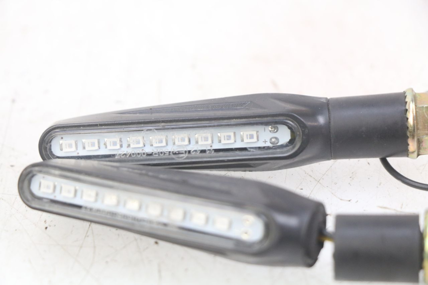 photo de KIERUNKOWSKAZ PRZEDNI KEEWAY TX 50 (2008 - 2015) - Oznaczenia i referencje