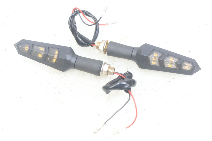 photo de KIERUNKOWSKAZ PRZEDNI MOTRAC URBAN 4T 50 (2016 - 2024) - Widok główny