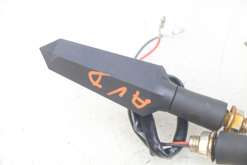 photo de KIERUNKOWSKAZ PRZEDNI MOTRAC URBAN 4T 50 (2016 - 2024) - Zbliżenie techniczne