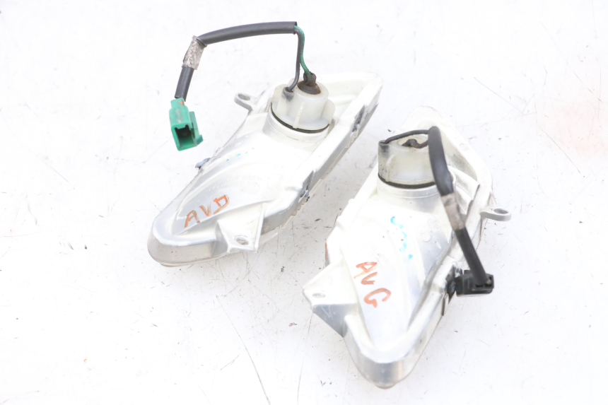 photo de KIERUNKOWSKAZ PRZEDNI YAMAHA XMAX X-MAX 125 (2006 - 2009) - Zoom stanu zużycia