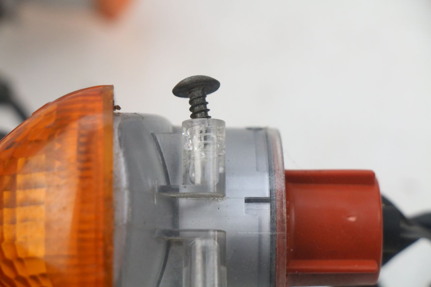 photo de KIERUNKOWSKAZ PRZEDNI SUZUKI XF FREEWIND 650 (1997 - 2003) - Zoom stanu zużycia