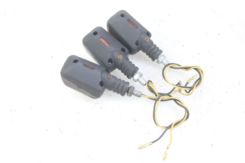 photo de KIERUNKOWSKAZ PRZEDNI YAMAHA XJN DIVERSION 600 (2000 - 2003) - Zoom stanu zużycia