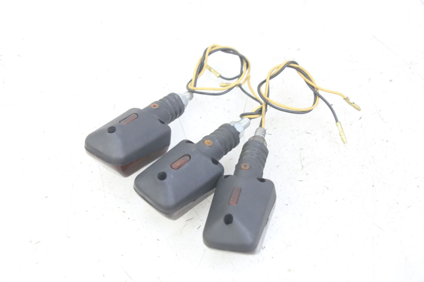 photo de KIERUNKOWSKAZ PRZEDNI YAMAHA XJN DIVERSION 600 (2000 - 2003) - Inny kąt widzenia