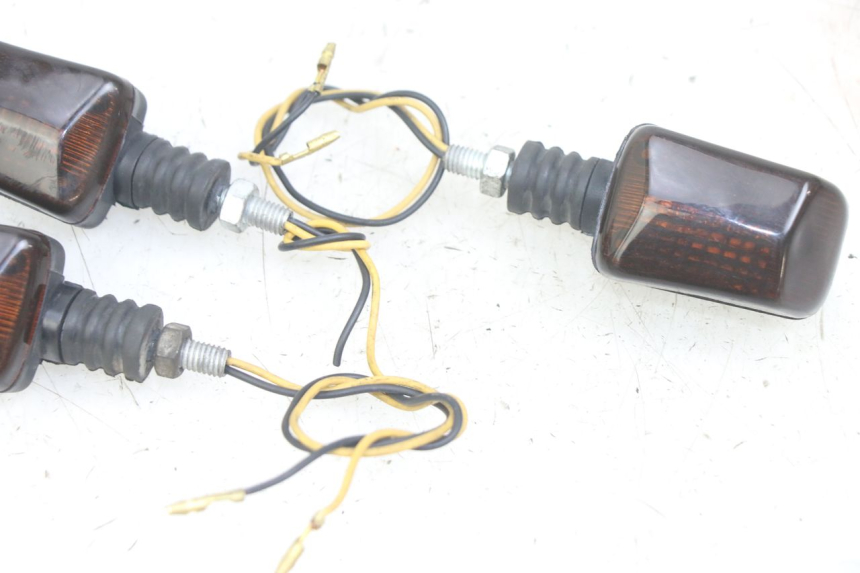 photo de KIERUNKOWSKAZ PRZEDNI YAMAHA XJN DIVERSION 600 (2000 - 2003) - Punkty mocowania