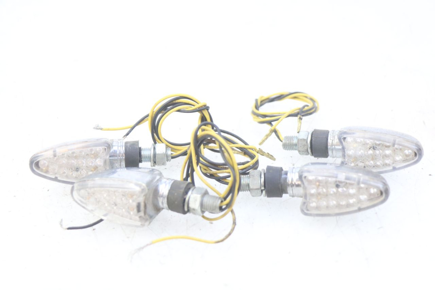 photo de KIERUNKOWSKAZ PRZEDNI KAWASAKI ZEPHYR 1100 ( - 1995) - Widok główny