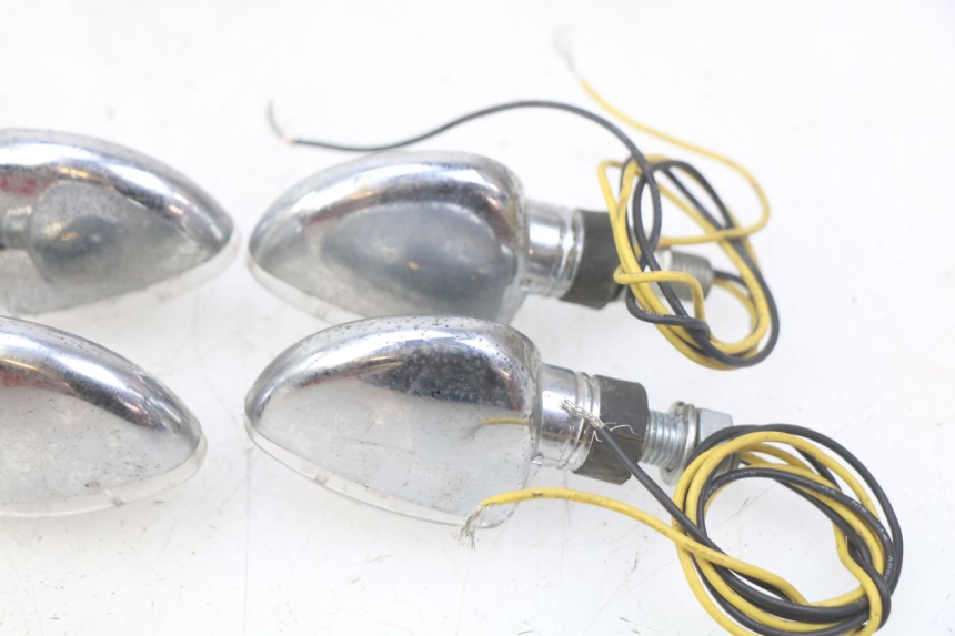 photo de KIERUNKOWSKAZ PRZEDNI KAWASAKI ZEPHYR 1100 ( - 1995) - Zbliżenie techniczne