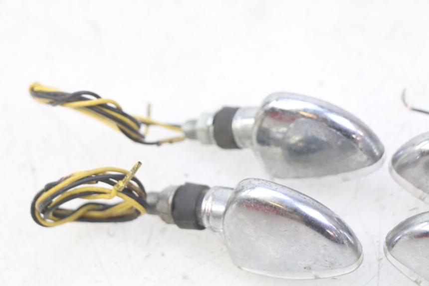 photo de KIERUNKOWSKAZ PRZEDNI KAWASAKI ZEPHYR 1100 ( - 1995) - Punkty mocowania