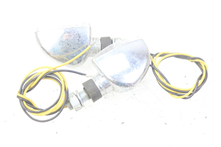 photo de KIERUNKOWSKAZ PRZEDNI KAWASAKI ZEPHYR 1100 ( - 1995) - Stan powierzchni