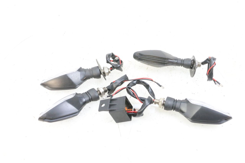 photo de KIERUNKOWSKAZ PRZEDNI KAWASAKI ZR 7 750 (1999 - 2004) - Stan powierzchni