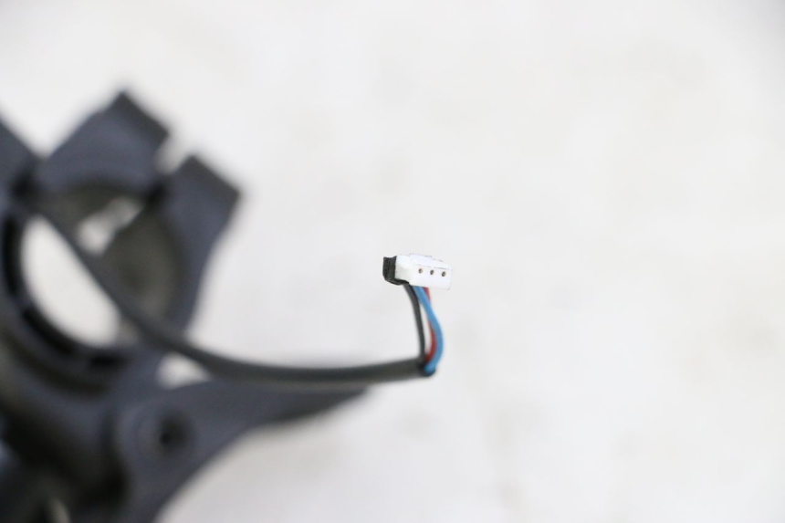 photo de DŹWIGNIA HAMULCA LEWA SEGWAY NINEBOT E2 1 - Inny kąt widzenia