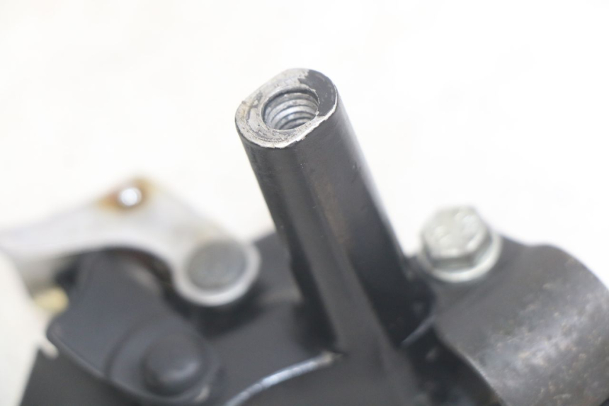 photo de DŹWIGNIA HAMULCA LEWA HONDA SCV LEAD 100 (2003 - 2007) - Szczegół części