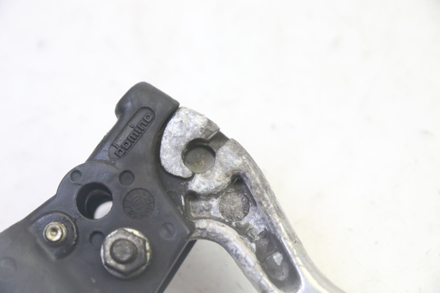 photo de DŹWIGNIA HAMULCA LEWA PIAGGIO VESPA S 2T 50 (2007 - 2014) - Zbliżenie techniczne