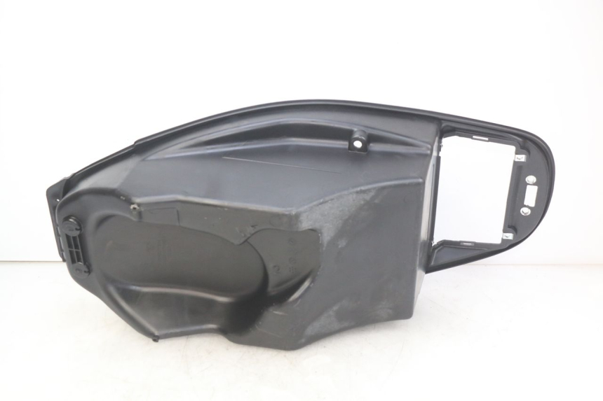 photo de KUFER POD SIEDZENIEM KYMCO AGILITY 16+ 4T 50 (2018 - 2023) - Zbliżenie techniczne