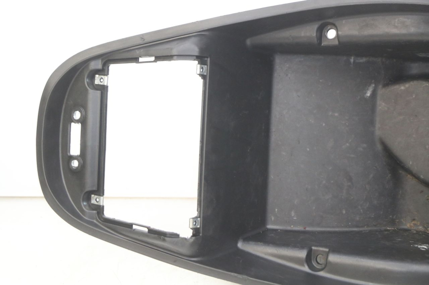 photo de KUFER POD SIEDZENIEM KYMCO AGILITY 16+ 4T 50 (2018 - 2023) - Oznaczenia i referencje