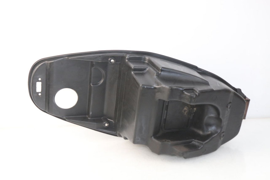 photo de KUFER POD SIEDZENIEM KYMCO AGILITY CITY 4T 50 (2008 - 2016) - Inny kąt widzenia