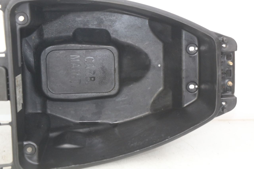 photo de KUFER POD SIEDZENIEM KYMCO AGILITY RS 4T 50 (2009 - 2013) - Stan powierzchni