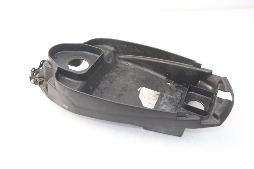 photo de KUFER POD SIEDZENIEM MBK BOOSTER SPIRIT 50 (2004 - 2017) - Zbliżenie techniczne