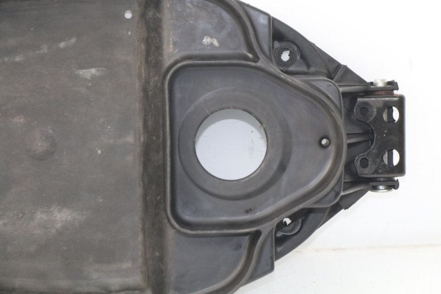 photo de KUFER POD SIEDZENIEM MBK BOOSTER SPIRIT NAKED 50 (2004 - 2017) - Stan powierzchni