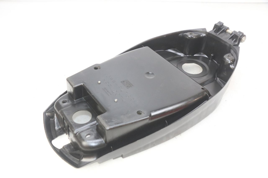 photo de KUFER POD SIEDZENIEM MBK BOOSTER SPIRIT NAKED 50 (2004 - 2017) - Zoom stanu zużycia