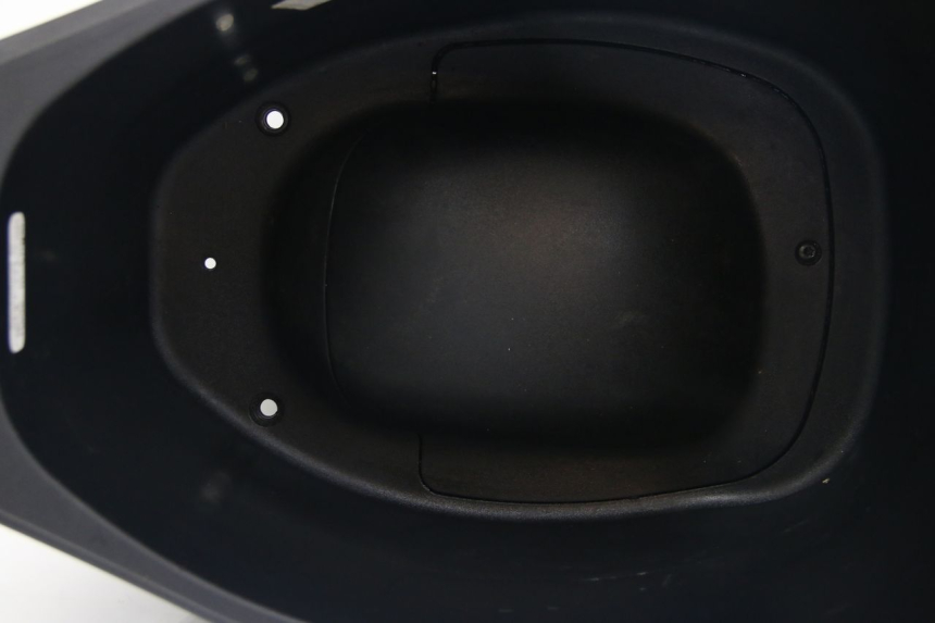 photo de KUFER POD SIEDZENIEM DERBI BOULEVARD 50 (2009 - 2006) - Stan powierzchni