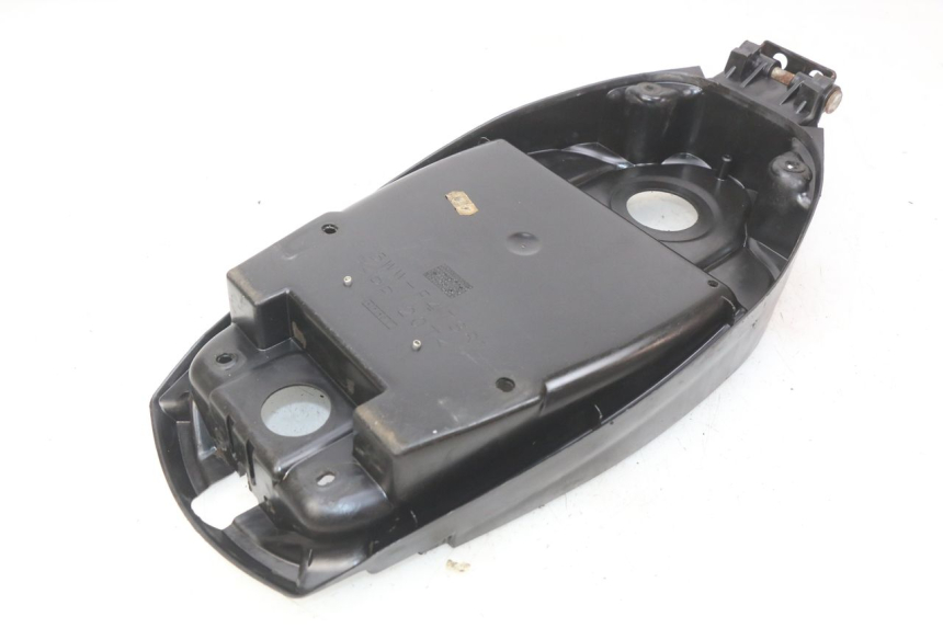 photo de KUFER POD SIEDZENIEM YAMAHA BW'S NAKED 50 (2008 - 2019) - Zoom stanu zużycia