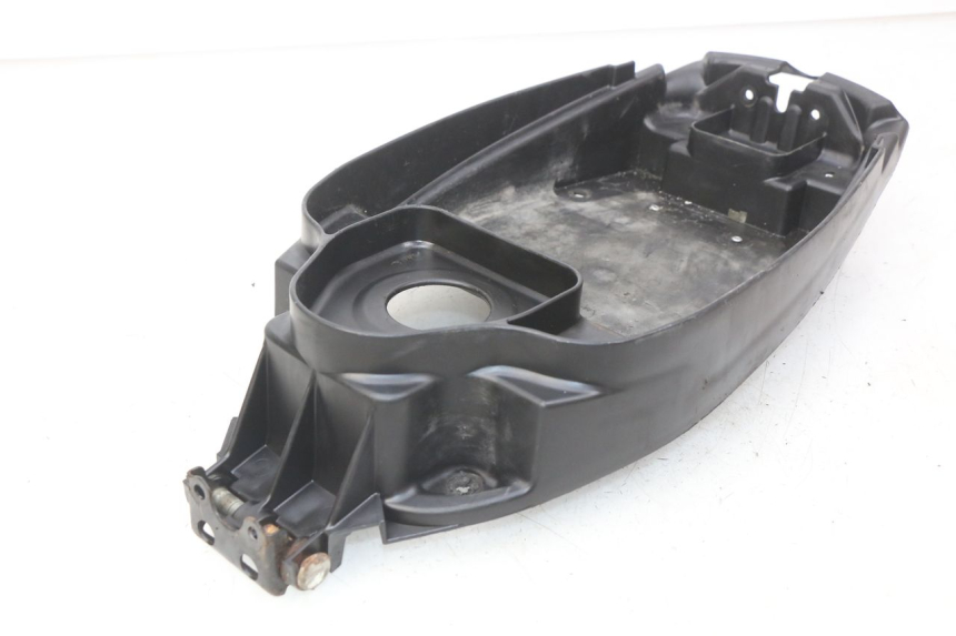 photo de KUFER POD SIEDZENIEM YAMAHA BW'S NAKED 50 (2008 - 2019) - Zbliżenie techniczne