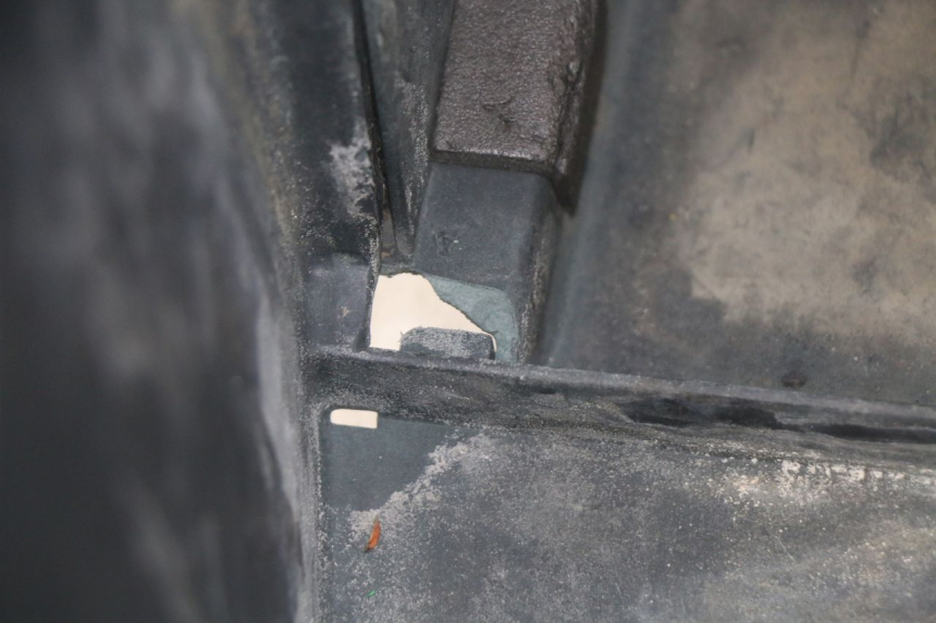 photo de KUFER POD SIEDZENIEM BMW C1 125 (2000 - 2003) - Stan powierzchni