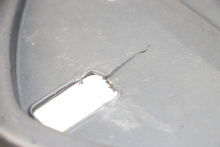 photo de KUFER POD SIEDZENIEM ORCAL CAVARO 4T 50 (2019 - 2023) - Zoom stanu zużycia