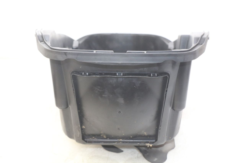 photo de KUFER POD SIEDZENIEM PEUGEOT CITYSTAR AIR 125 (2014 - 2017) - Zbliżenie techniczne