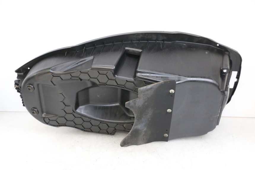 photo de KUFER POD SIEDZENIEM PEUGEOT CITYSTAR 50 (2013 - 2017) - Szczegół części