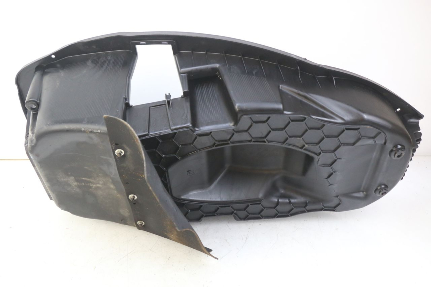 photo de KUFER POD SIEDZENIEM PEUGEOT CITYSTAR IE 2T 50 (2018 - 2021) - Zbliżenie techniczne