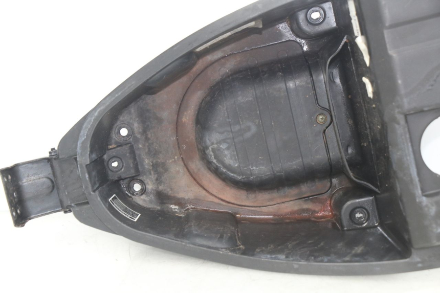 photo de KUFER POD SIEDZENIEM RIDE CLASSIC 2T 50 (2014 - 2022) - Zoom stanu zużycia