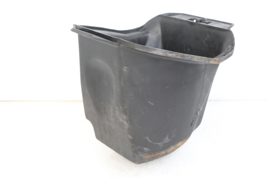 photo de KUFER POD SIEDZENIEM APRILIA CLASSIC 125 (1995 - 2001) - Zbliżenie techniczne